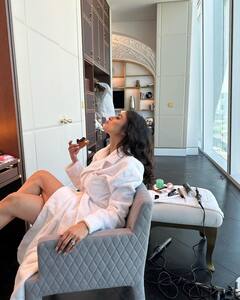 Mouni Roy Pics: बाथरूम से मौनी रॉय ने शेयर कर दी प्राइवेट फोटोज, बाथरोब पहन कर किए ऐसे काम