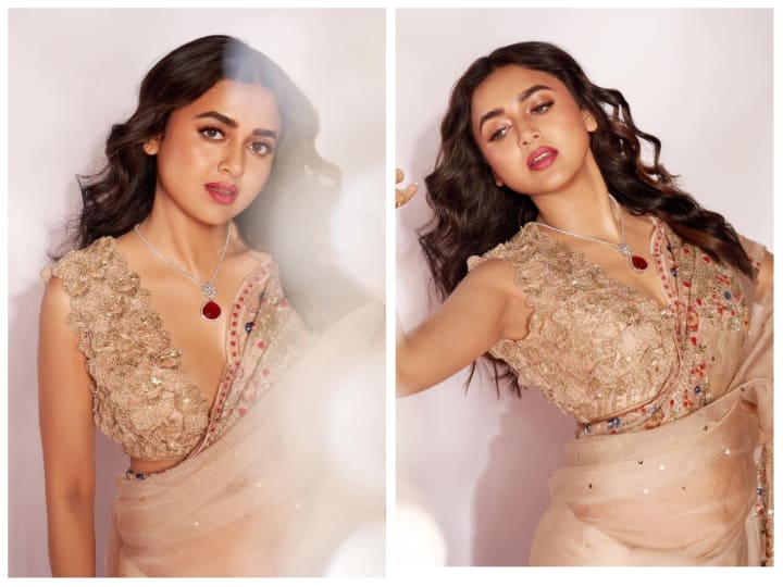 Tejasswi Prakash Photos: तेजस्वी प्रकाश पिछले दिनों एक अवॉर्ड नाइट पहुंची थीं और इस दौरान उनका लुक चर्चा का विषय बन गया, हर कोई बस उनके हुस्न की तारीफ करता दिखा।