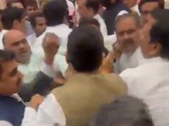 एमसीडी में हंगामे के दौरान AAP पार्षद ने BJP पार्षद को जड़ा थप्पड़, पार्टी ने वीडियो शेयर कर कहा- कार्रवाई होनी चाहिए