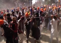 ਅੰਮ੍ਰਿਤਪਾਲ ਸਿੰਘ ਦੇ ਸਮਰਥਕਾਂ ਅਤੇ ਪੁਲਿਸ ਵਿਚਾਲੇ ਝੜਪ, ਵੇਖੋ ਤਸਵੀਰਾਂ