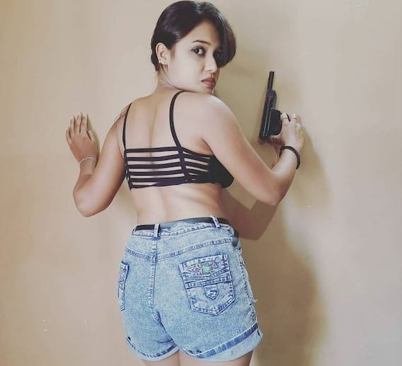 VIRAL VIDEO: રાજકોટની યુવતીનો હથિયાર અને વિદેશી દારૂ સાથેનો વીડિયો વાઇરલ થતા ખળભળાટ