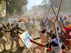 Waris Punjab De Protest: अमृतसर में 'वारिस पंजाब दे' के समर्थकों का हंगामा, हथियार लेकर थाने में घुसे, देखें तस्वीरें