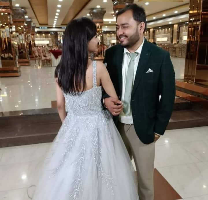 બંનેના પ્રેમ પર વર્ષ 2022માં જ મહોર લાગી હતી. જ્યારે બંનેની 3 મેના રોજ સગાઈ થઈ અને શિવાની સત્તાવાર રીતે અલખની મંગેતર બની ગઈ.