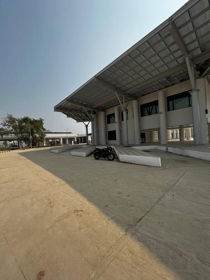 ड्राइविंग लाइसेंस, आरसी एवं वाहन संबंधी अन्य कार्यों के लिए लोगों को मिलेगी सहूलियत. फुलवारी स्थित परिवहन भवन से ही सब कार्य हो जायेंगे. (फोटो- Vishal Raja, @Patna_beauty_)