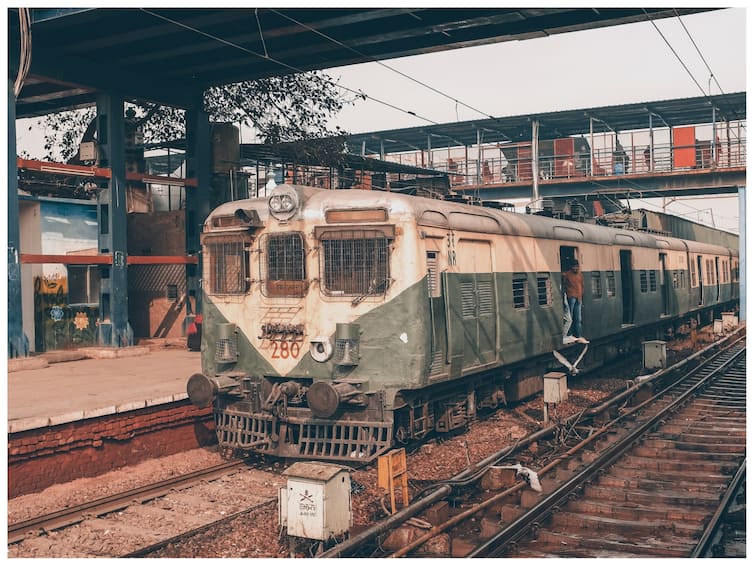 What is Green Railway India became number one Green Railway This state is completely electrified know here क्या है ग्रीन रेलवे, जिसमें भारत बना नंबर-1? देश का ये राज्य है पूरी तरह से इलेक्ट्रीफाई