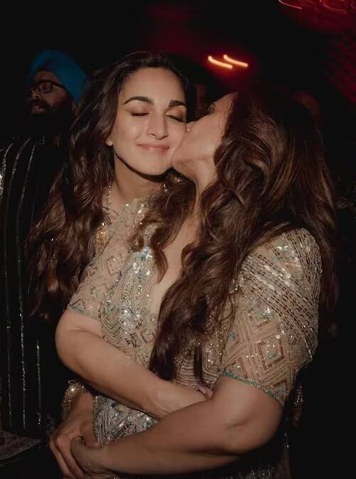 Kiara Advani Mom Birthday: कियारा आडवाणी ने शादी की तस्वीरें शेयर कर मां को बर्थडे विश किया है