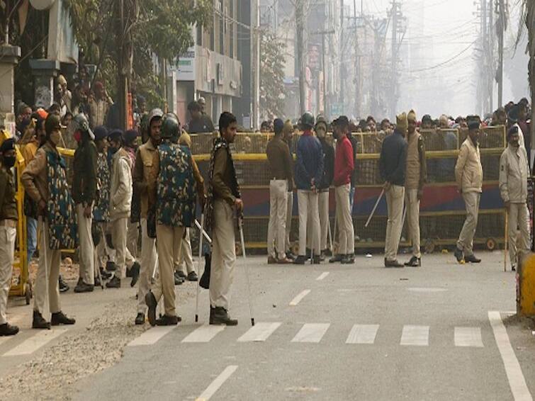 Patna: Police Detains BTSC Aspirants Protesting Against State Government Patna: Police Detains BTSC Aspirants Protesting Against State Government