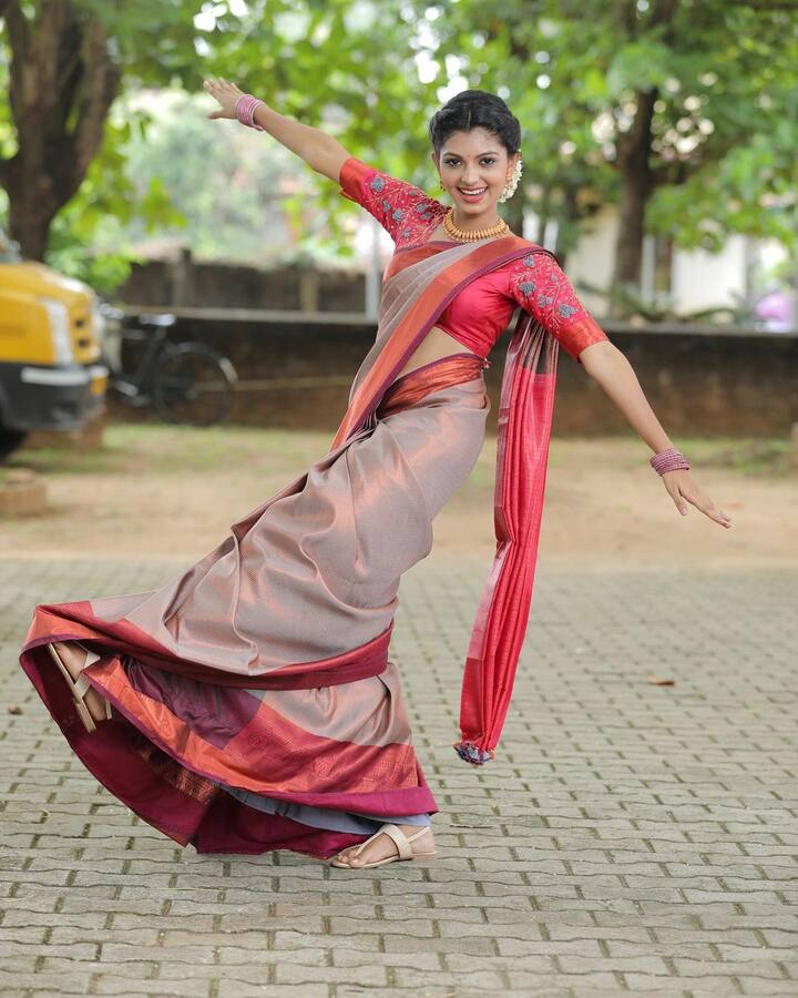 డాక్టర్ కోర్స్ చేయడానికి ఢిల్లీ వెళ్ళి మూడేళ్ళ తర్వాత దివ్య క్యారెక్టర్ కథలోకి వచ్చింది.   Image Credit: Inchara Shetty/ Instagram