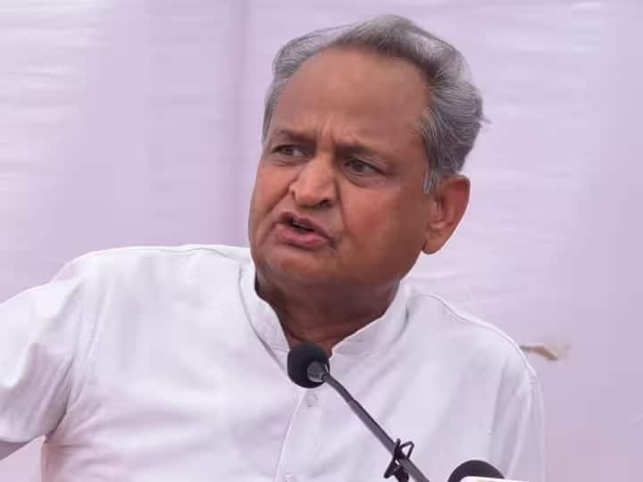 Rajasthan Assembly Election 2023 CM Ashok Gehlot targeted BJP on plans budget Gajendra Singh Shekhawat Rajasthan Politics: 'मेरे मर्म को समझें लोग कि मैं क्या बोल रहा हूं...', सरकार रिपीट करने को लेकर क्या कहा गहलोत ने