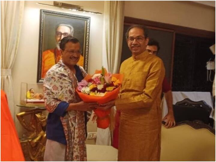 Lok Sabha Election: अरविंद केजरीवाल ने उद्धव ठाकरे से की मुलाकात, कहा- बाला साहेब शेर थे Delhi CM Arvind Kejriwal Meets Uddhav Thackeray in mumbai, held discussion about Lok Sabha Election 2024 Lok Sabha Election: अरविंद केजरीवाल ने उद्धव ठाकरे से की मुलाकात, कहा- बाला साहेब शेर थे