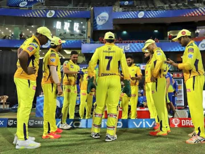 IPL Record: आईपीएल इतिहास में 4 बार खिताब को अपने नाम पर कर चुकी चेन्नई की टीम के लिए अभी तक टॉप 5 रन बनाने वाले खिलाड़ियों की सूची में अभी भी सुरेश रैना नंबर 1 के पायदान पर काबिज हैं.