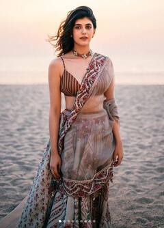 Sanjana Sanghi: ਡੀਪਨੇਕ ਚੋਲੀ 'ਚ ਸ਼ਾਨਦਾਰ ਲੱਗ ਰਹੀ ਹੈ ਅਭਿਨੇਤਰੀ ਸੰਜਨਾ ਸਾਂਘੀ, ਤਸਵੀਰਾਂ ਤੋਂ ਅੱਖਾਂ ਹਟਾਉਣੀਆਂ ਹੋ ਜਾਣਗੀਆਂ ਮੁਸ਼ਕਿਲ