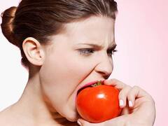 सब्जी से लेकर सलाद तक में टमाटर डालकर खाते हैं तो हो जाएं सावधान, इन 4 बीमारियों का हो सकते हैं शिकार
