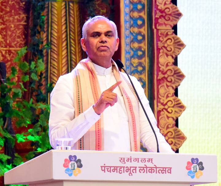 पंचमहाभूतांचे संरक्षण ही लोकचळवळ होणे गरजेचे असून हा संदेश सर्वदूर पोहोचवण्यासाठी सर्वतोपरी सहकार्य करण्यात येईल, असेही त्यांनी सांगितले.