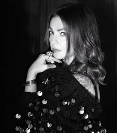 Pooja Bhatt Birthday: कधी वडिलांना लिप किस तर कधी बॉडी पेंट, वादांनी भरलेले आहे पूजा भट्टचे आयुष्य