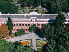 Photo: ये हैं भारत के सबसे सुंदर स्कूल... किसी महल से कम नहीं है इनका डिजाइन