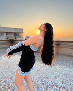 Adah Sharma Photos: హీరోయిన్లందు 'అదా శర్మ' వేరయా!