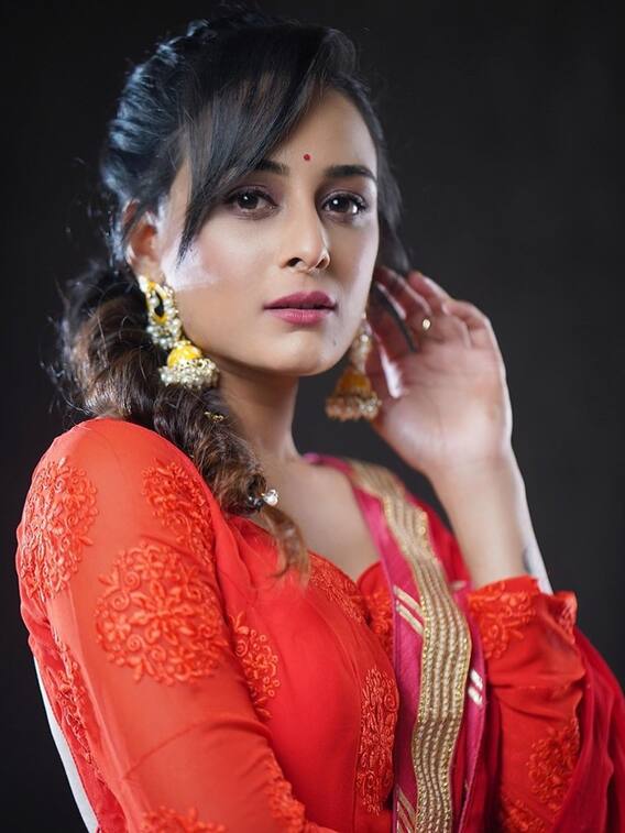 साथ निभाना साथिया 2 की अनपढ़ गहना के पास है ये डिग्री