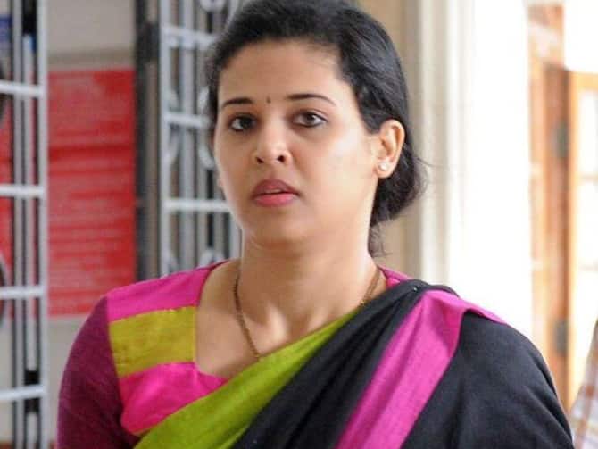 Karnataka Women Officers Controversy Big Relief To IAS Rohini Sindhuri Bengaluru Court Orders To IPS D Roopa And Media Houses | Karnataka: 'प्राइवेट तस्वीरों' को लेकर हुए विवाद में IAS रोहिणी सिंधुरी