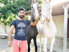 IN PHOTOS: रवीन्द्र जडेजा से शिखर धवन तक, टीम इंडिया के इन क्रिकेटरों को घुड़सवारी है बेहद पसंद