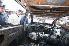 గన్నవరంలో చంద్రబాబు పర్యటన- ధ్వంసమైన ఆఫీసు, వాహనాల పరిశీలన