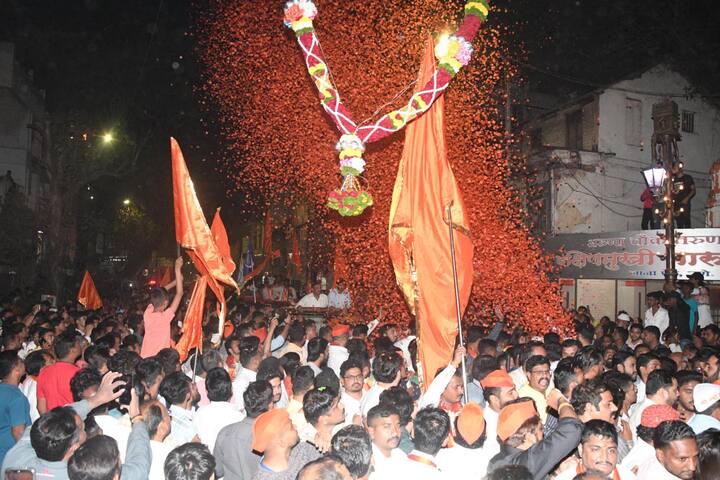 यावेळी महाविकास आघाडीच्या नेत्यांनी मोठी गर्दी केली होती.