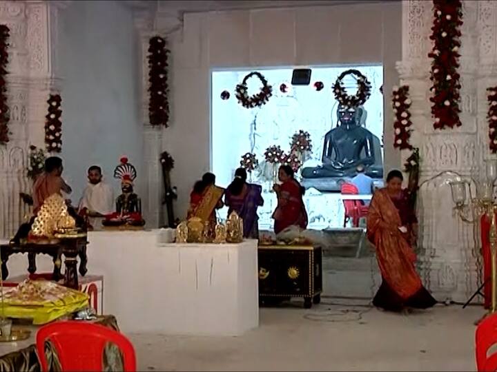 जवळपास दीड एकर जागेत उभारलेल्या कलापूर्णम तीर्थधाममधील 81 बाय 81 चौरस फुटाच्या रंगमंडपात एकही खांब नाही.