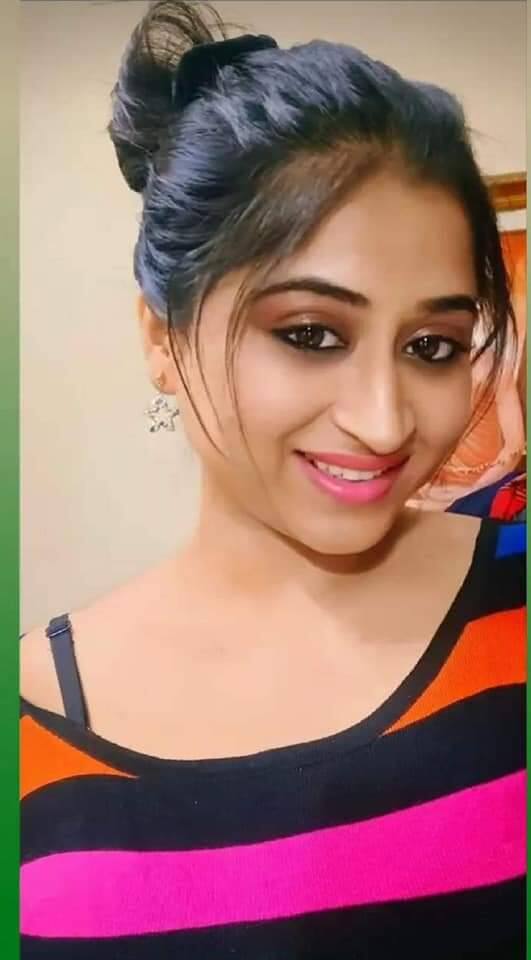 অন্যদিকে, 'অভিনেত্রী' হৈমন্তী গঙ্গোপাধ্যায়ের নতুন কীর্তি ফাঁস হয়েছে। বাংলা ছবিতে অভিনয়ও করেছিলেন হৈমন্তী । অচেনা উত্তম ছবিতে একজন নার্সের ভূমিকায় অভিনয় করেছিলেন হৈমন্তী। অভিনয় করতে গিয়েও 'প্রতারণার ছক'করেন বলে অভিযোগ!'পরিচালককে এড়িয়ে সরাসরি প্রযোজকের সঙ্গে যোগাযোগের চেষ্টা করেন'। জানতে পেরে একদিন কাজ করিয়ে বাদ দিয়ে দেন বলে দাবি পরিচালক অতনু বসুর