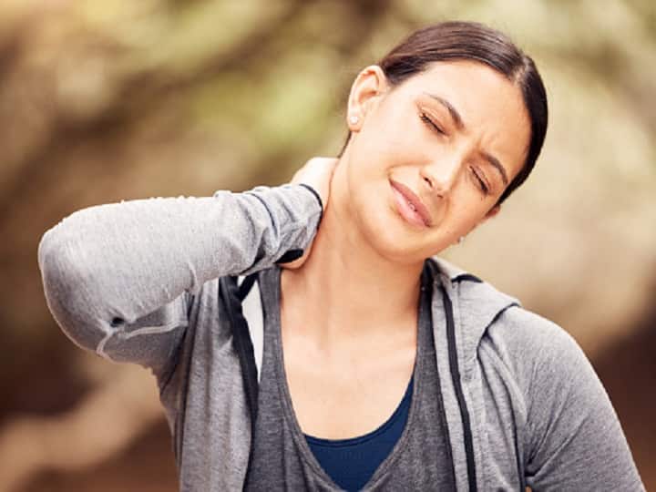 neck Pain can increase the problem be alert Neck Pain: गर्दन के ये 5 दर्द, सिरदर्द ही नहीं देते... जीवन भर के लिए संकट बन जाते हैं