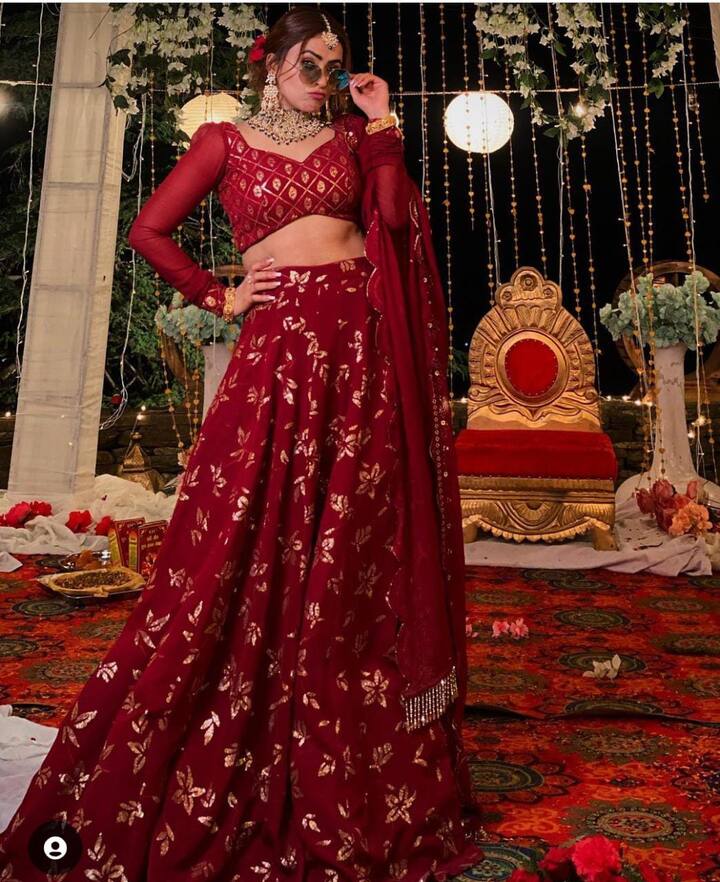 ਇਨ੍ਹਾਂ ਤਸਵੀਰਾਂ 'ਚ ਸਿੰਮੀ ਚਾਹਲ ਦਾ ਬਬਲੀ ਅੰਦਾਜ਼ ਦੇਖਣ ਨੂੰ ਮਿਲ ਰਿਹਾ ਹੈ। ਫੈਨਜ਼ ਉਸ ਦੀਆਂ ਇਨ੍ਹਾਂ ਤਸਵੀਰਾਂ 'ਤੇ ਖੂਬ ਕਮੈਂਟਸ ਕਰ ਰਹੇ ਹਨ।