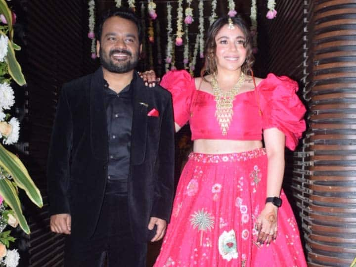 Maanvi Gagroo Kumar Varun Wedding Reception: मानवी गागरू और वरुण कुमार शादी के बंधन में बंध चुके हैं. अब कपल ने मुंबई में रिसेप्शन पार्टी दी है जिसकी फोटोज सामने आई हैं.