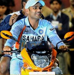 Photos: गाने के बोल भूलने पर वीरेंद्र सहवाग के साथ हुआ था ऐसा, जानिए वीरू के 319 रनों की अनसुनी कहानी