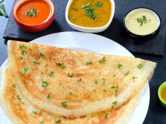 Sabudana Dosa: साउथ इंडियन डोसा तो कई बार खाया होगा, घर पर बनाएं साबूदाना से बना डोसा