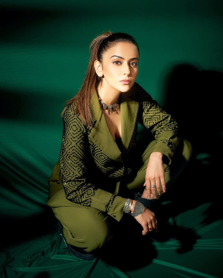 रकुल आपल्या अभिनयासोबतच स्टाईलसाठी देखील ओळखली जाते.