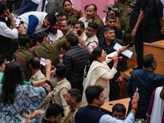 MCD Standing Committee Election: एमसीडी स्टैंडिंग कमेटी की लड़ाई मार कुटाई पर आई, किसी का निकला खून तो किसी का फटा कुर्ता