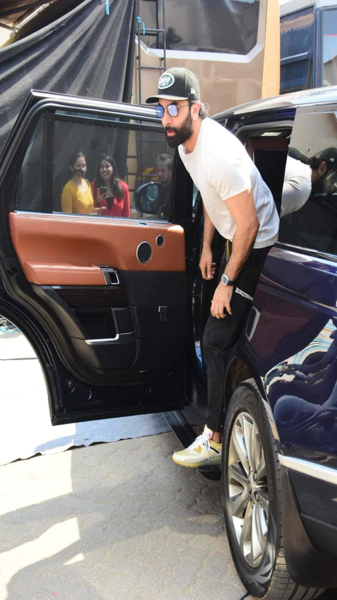 Cousins Kareena And Ranbir Kapoor Slay Casual Look In Style