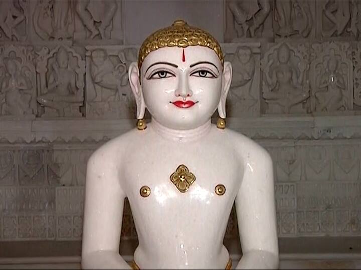 24 तीर्थकारांच्या या तीर्थधामचे गेल्या सात वर्षांपासून उभारणीचे काम सुरु होते, 150 कारागिरांनी यासाठी मेहनत घेतली.