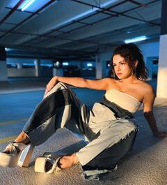 Avneet Kaur Photos: ऊपर तक जींस चढ़ाकर अवनीत कौर ने खिंचवाई फोटोज, हाई हील्स ने तो ऊर्फी का पत्ता किया साफ