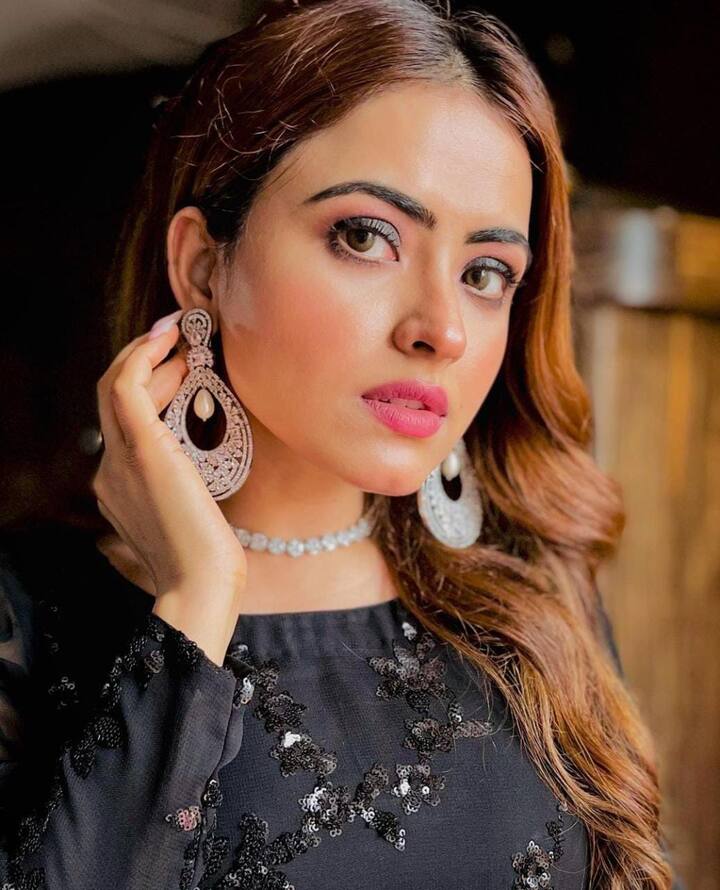 ਇਨ੍ਹਾਂ ਫਿਲਮਾਂ 'ਚ ਉਸ ਦੇ ਕਿਰਦਾਰ ਨੂੰ ਕਾਫੀ ਪਿਆਰ ਮਿੱਲਿਆ ਸੀ । ਹੁਣ ਸਿੰਮੀ ਤਕਰੀਬਨ 2 ਸਾਲਾਂ ਬਾਅਦ ਮੁੜ ਇੰਡਸਟਰੀ 'ਚ ਵਾਪਸੀ ਕਰਨ ਜਾ ਰਹੀ ਹੈ। ਉਸ ਦੇ ਫੈਨਜ਼ ਉਸ ਨੂੰ ਸਿਲਵਰ ਸਕ੍ਰੀਨ 'ਤੇ ਮੁੜ ਦੇਖਣ ਲਈ ਬੇਤਾਬ ਹਨ ।