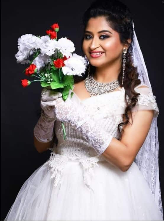 প্রতিবেশীদের দাবি, ২০১১ সালের নভেম্বরে গোপাল দলপতির সঙ্গে বিয়ে হয়েছিল হৈমন্তীর।  তাঁর বাবা অবসরপ্রাপ্ত রেলকর্মী।  ১৯৯২ সালে সাতরাগাঁছির উত্তর বাকসাড়ায় বাড়ি করেন তিনি।