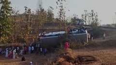 नाशिकच्या हरसूलजवळ लक्झरी बसला भीषण अपघात, तीसहून अधिक जखमी