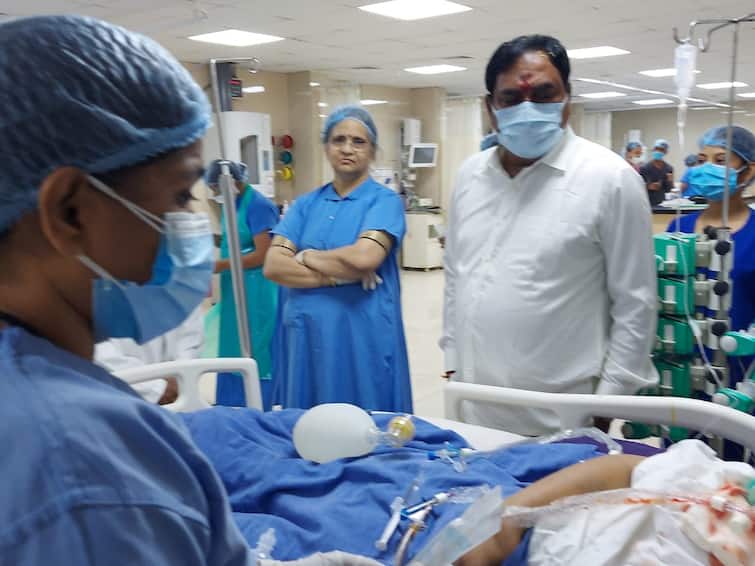Hyderabad Minister Errabelli Dayakar visited PG medical student Preethi undergoing treatment at NIMS Errabelli On Preethi Health : దోషులని తేలితే ఎంతటి వారినైనా వదిలే ప్రసక్తే లేదు, వైద్య విద్యార్థి ప్రీతిని పరామర్శించిన మంత్రి ఎర్రబెల్లి