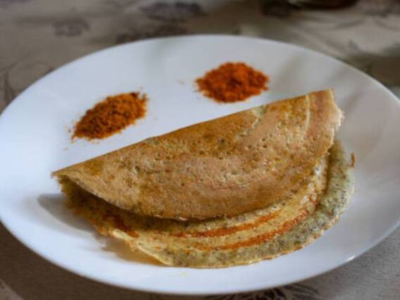 Sabudana Dosa: साउथ इंडियन डोसा तो कई बार खाया होगा, घर पर बनाएं साबूदाना से बना डोसा