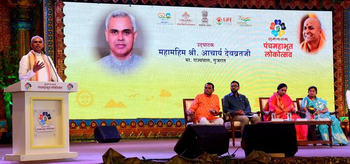 कणेरी मठ येथील श्री क्षेत्र सिद्धगिरी महासंस्थान आयोजित ‘सुमंगलम पंचमहाभूत लोकोत्सव’ अंतर्गत आयोजित कार्यक्रमात ते बोलत होते.