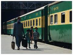 पाकिस्तान की ट्रेनों के कोच भारत की ट्रेनों से कितने अलग होते हैं? आप तस्वीरों में देख लीजिए