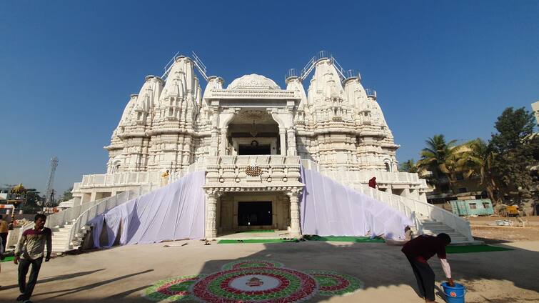 maharashtra news nashik pillared theatre marble edifice Kalapurnam tirthdham in Deolali Nashik is open for devotees Nashik Tirth Dham : बिनखांबी रंगमंडप, संगमरवरी वास्तू; कसं आहे नाशिकचं जैन धर्मियांचे कलापूर्णम मंदिर?