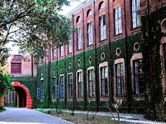 Photo: ये हैं भारत के सबसे सुंदर स्कूल... किसी महल से कम नहीं है इनका डिजाइन