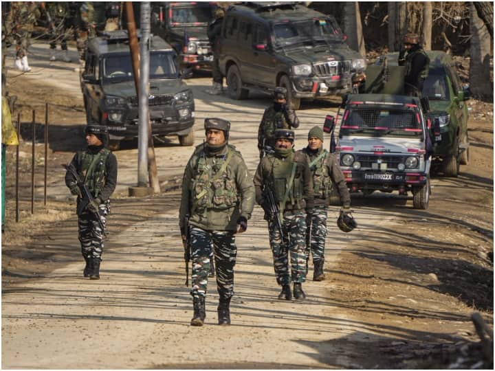 Jammu kashmir Terrorist killed by securtiy forces who shot Kashmiri Pandit Jammu Kashmir: जिस आतंकी ने निहत्थे कश्मीरी पंडित को मारी थी गोली, अवंतीपुरा में सेना ने उसे ढूंढकर मारा