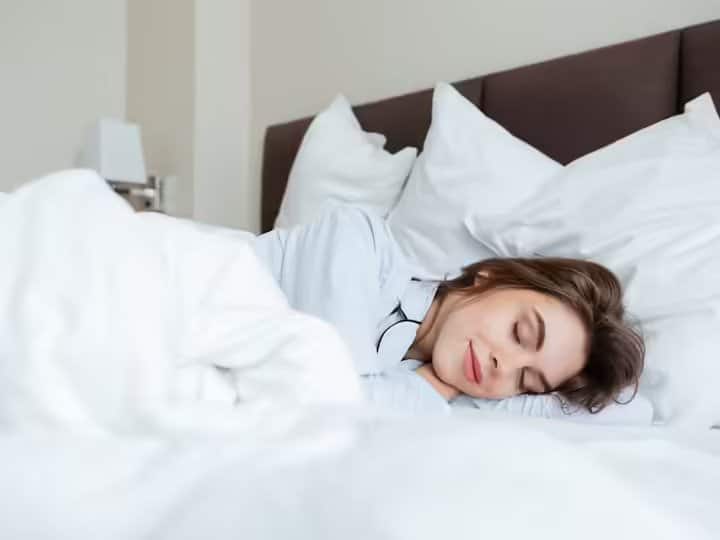 Adopt these four methods you will get deep sleep as soon as you go to bed Easy Ways To Fall Asleep: ये चार मेथड को अपना लें...बिस्तर पर जाते ही फट से आ जाएगी गहरी नींद