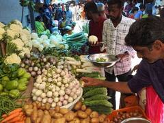 Vegetable Price: குறைந்தது வெண்டைக்காய், கேரட் விலை.. மற்ற காய்கறிகளின் விலை என்ன? இன்றைய விலை பட்டியல் இதோ..